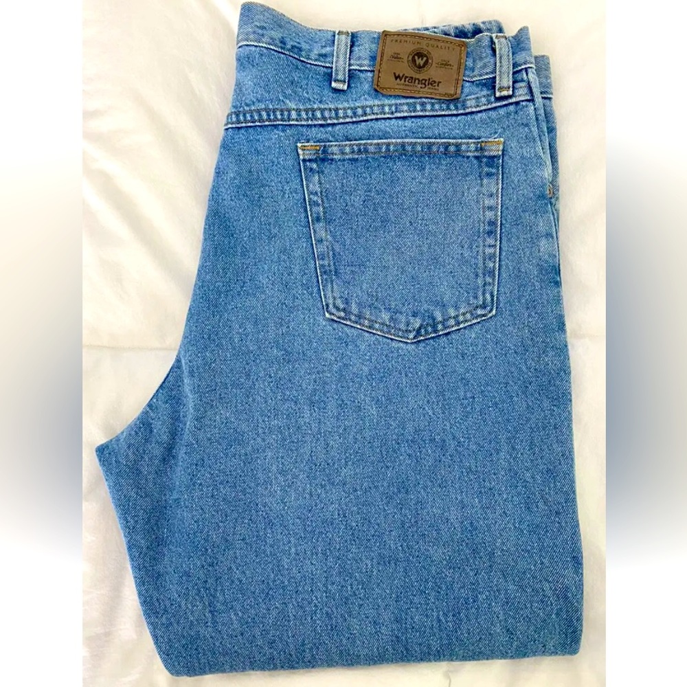 Men’s WRANGLER Relaxed Fit Blue Jeans Size  40 X 30 100% Cotton